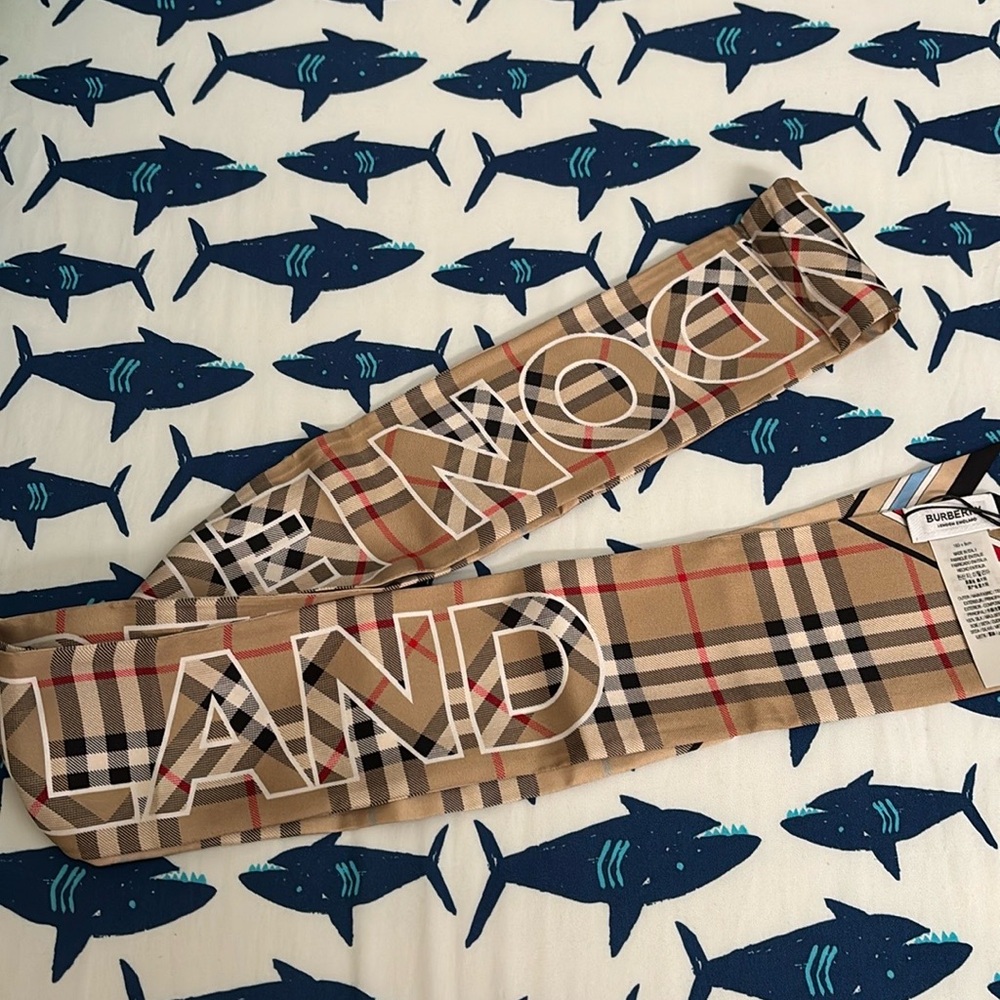 Burberry skinny scarf - Picture 2 of 3